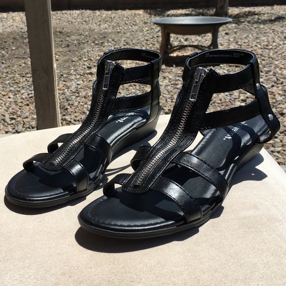 white mountain black sandals